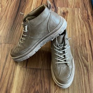 America Leopard men's shoes, size 9, only worn once.  Reasonable offers welcome!